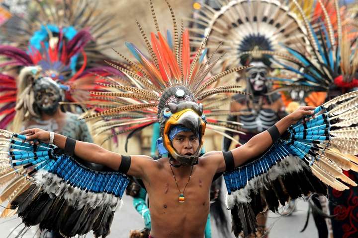 Яркий и жуткий. В Мексике прошел парад в честь Дня мертвых