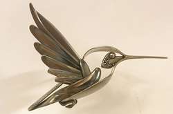 Художник создает удивительные скульптуры животных из старых столовых приборов