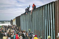 Пентагон планує відправити вже сім тисяч військових на кордон із Мексикою