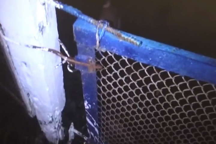 У Вінниці біля школи невідомий зрізав паркан 
