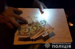 У Києві іноземці попалися на крадіжці з іномарки