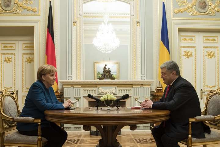 Порошенко та Меркель провели прес-конференцію 