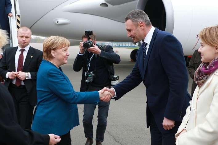 Кличко зустрічав Меркель в аеропорту (відео)