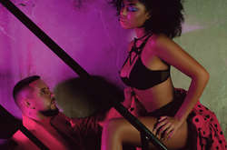 Монатик снялся для глянца в компании полуобнаженных красоток