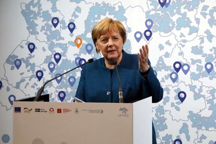 Меркель назвала головну мету децентралізації в Україні