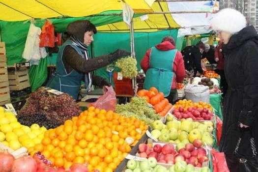 Соковиті фрукти, свіже м'ясо: де у Києві можна купити недорогі продукти