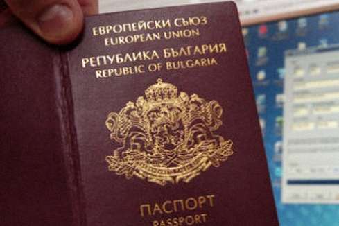 Чиновники у Болгарії продавали паспорти українцям за криптовалюту