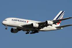 Рейс Air France повернувся у Париж