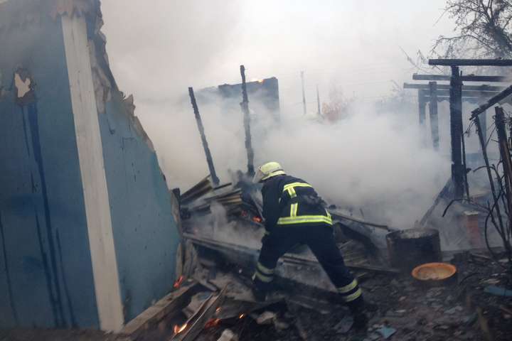 На Київщині дотла згорів дачний будинок (фото)