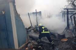 Рятувальники понад дві години боролися з вогнем, що охопив будинок