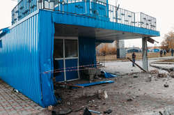 Машина спочатку знесла електроопору, а потім врізалася в будівлю поста правоохоронців