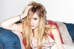 Аврил Лавин ответила фанатам, которые уверены, что она умерла 15 лет назад