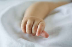 Закрила рот рукою, щоб не кричав: на Одещині матів вбила немовля