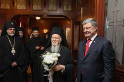 Порошенко з Варфоломієм підписали угоду про співпрацю