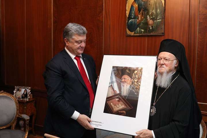 Порошенко подарував патріарху Варфоломію історичне фото