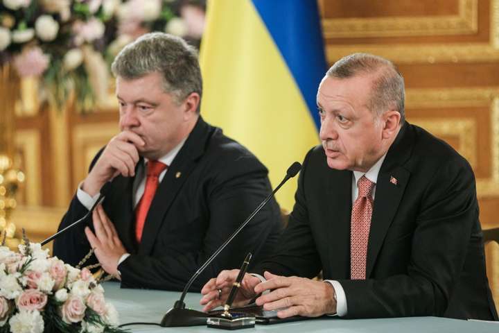 Президент України запропонував Ердогану направити миротворців на Донбас