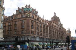 Дружина банкіра в жовтні витратила понад 16 мільйонів фунтів стерлінгів в лондонському магазині Harrods