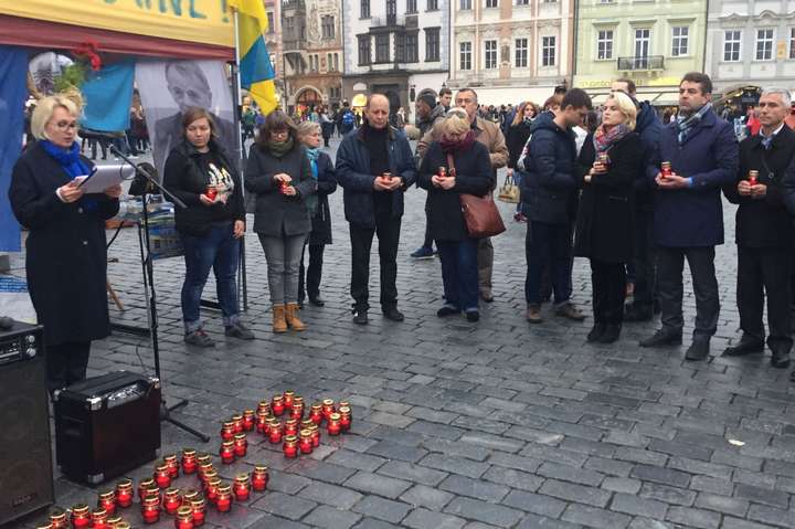 У столиці Чехії запалили свічки пам’яті жертв Голодомору