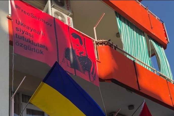 В Анталії на «Українському домі» вивісили банер із вимогою звільнити Сенцова 