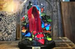 В память о бабушке девушка создаёт композиции из бумажных бабочек: невероятные фото работ