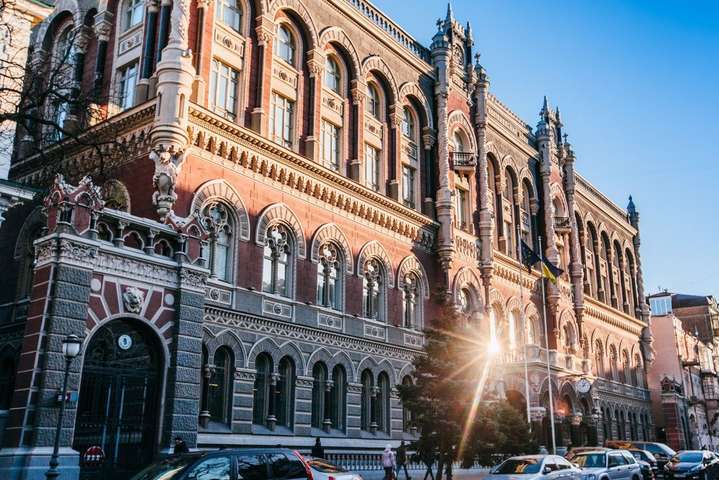 В Україні до кінця року може зникнути ще один банк