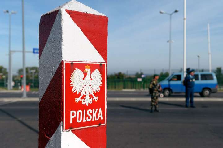 Польща може заборонити в’їзд до країни іноземцям без щеплень