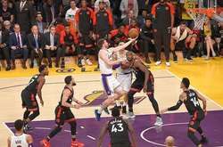 НБА. Михайлюк не зміг допомогти «Лейкерс» обіграти «Торонто» й інші результати