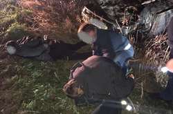 Фігуранти організованої групи намагалися втекти від правоохоронців, але їхній автомобіль виїхав на обочину і перевернувся