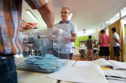  На избирательном участке в столице Новой Каледонии городе Нумеа 