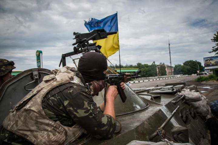 Окупанти обстріляли українських бійців поблизу Красногорівки і Гнутового