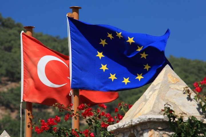 Єврокомісар пропонує забути про можливість членства Туреччини в ЄС