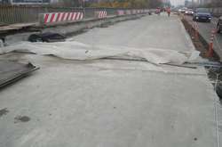  Автодорівці проводять ремонтні роботи на мосту Метро через Русанівську протоку 