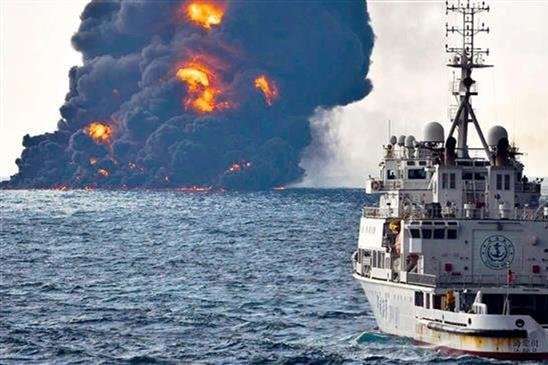 Под санкции США попали закрывшийся банк и затонувший иранский танкер