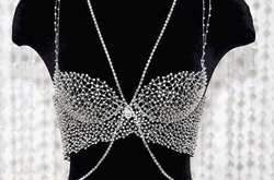 Более двух тысяч бриллиантов: Дизайнеры Victoria’s Secret показали самый дорогой бюстгальтер 2018 года