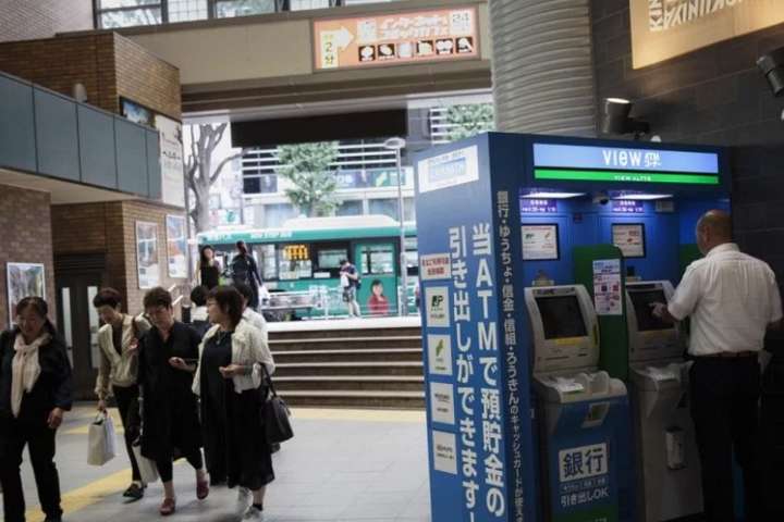 У Японії придумали розумний банкомат, який боротиметься із шахраями