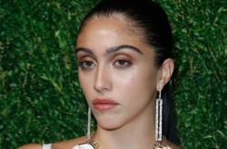 Дочка Мадонны пришла на вечеринку в прозрачном платье без нижнего белья