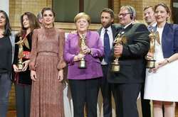 Королева Рания вручила награду Ангеле Меркель