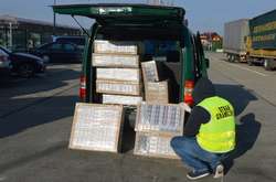 У Польщі затримано двох українців за участь у контрабанді цигарками