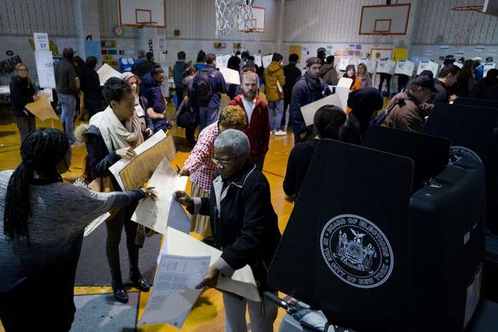Понад 17 тисяч американців поскаржилися на проблеми при голосуванні