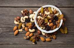 Пригоршня орехов в день защитит от жира на животе