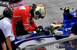 Свого часу «таксували» навіть легендарні Шумахер, Бергер, Култхард, Алонсо. І ці неймовірні фото це підтверджують