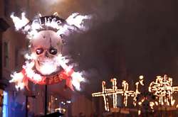 Багато вогню та гумору. У Великобританії яскраво відзначили Ніч багать