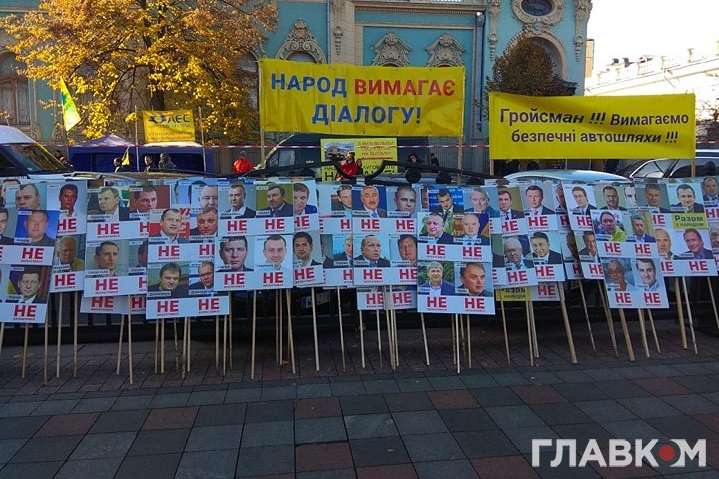 «Евробляхеры» перекрыли правительственный квартал: в Киеве пробки (фото)