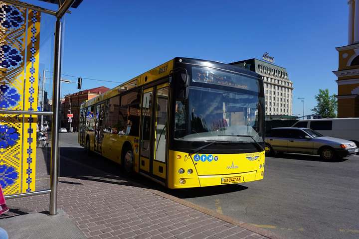 Через акцію «євробляхерів» у Києві змінили рух автобуси двох маршрутів