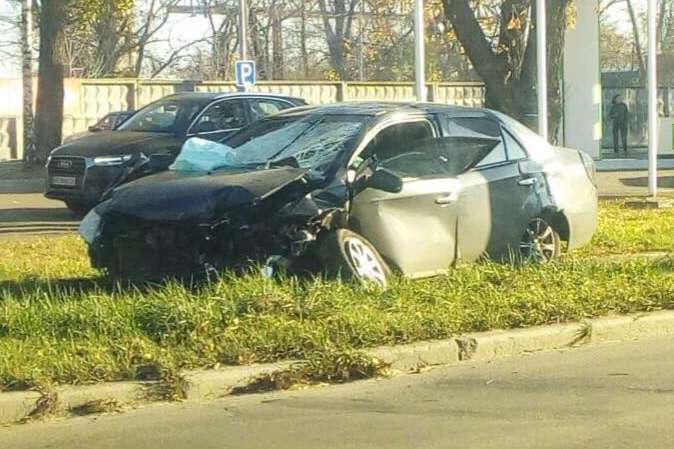 Серйозна ДТП на Берківцях: двох водіїв забрала «швидка»