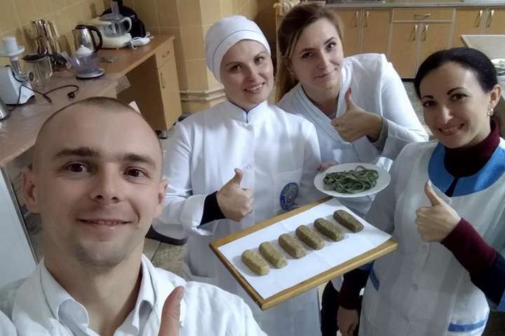 Українські вчені створили протеїнові батончики з цвіркунами (фото)