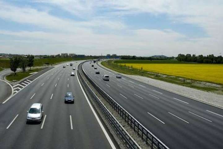 На Дніпропетровщині за три з половиною роки відремонтували понад 500 доріг 