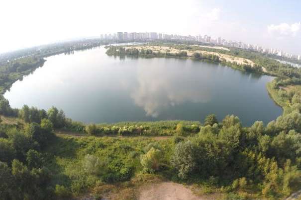 Скандал навколо забудови біля озера на Осокорах: суд відхилив вимоги активістів