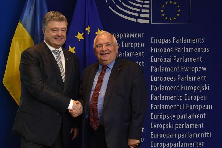 Європейська народна партія не визнає анексії Криму РФ та обіцяє підтримувати Україну - Резолюція