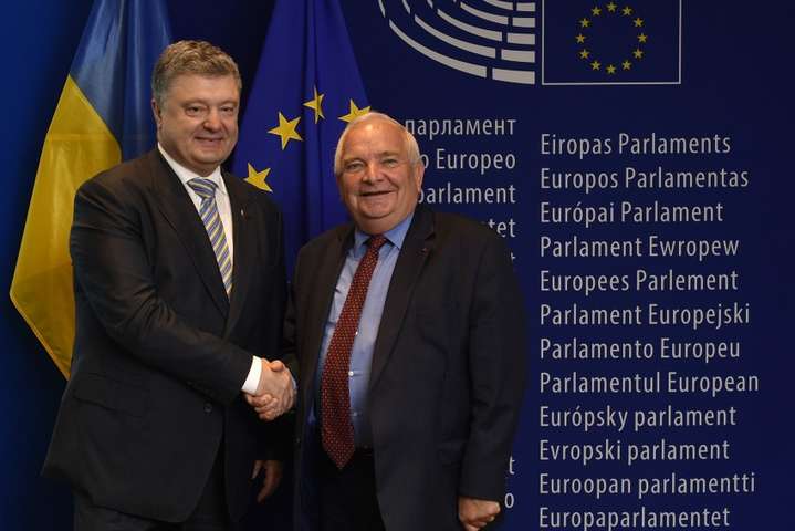 <span>Порошенко в Гельсінкі зустрівся з головою </span><span>ЄНП</span><span> Джозефом Долем</span> - Європейська народна партія не визнає анексії Криму РФ та обіцяє підтримувати Україну - Резолюція
